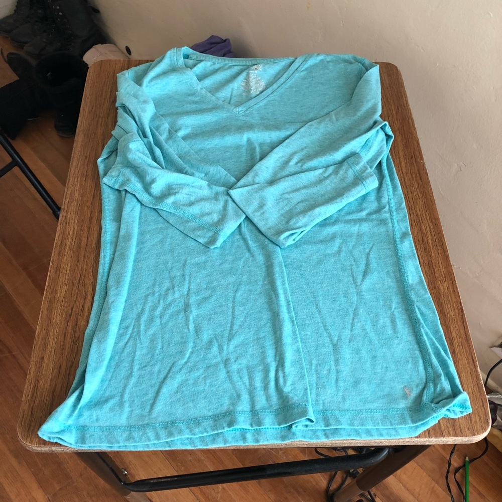 Workout shirts - Picture 2 of 3